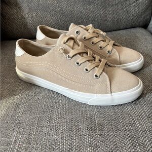 Blowfish by Malibu Tan Sneakers Missy Woman’s Sz 10